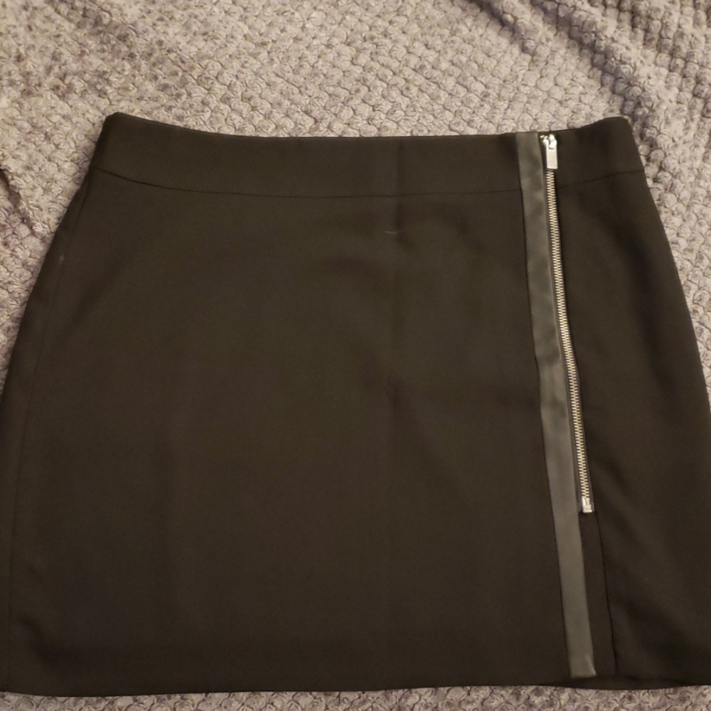 Banana republic black side zip skirt
